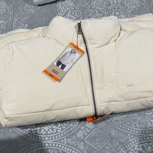 Courdoroy Levi’s puffer